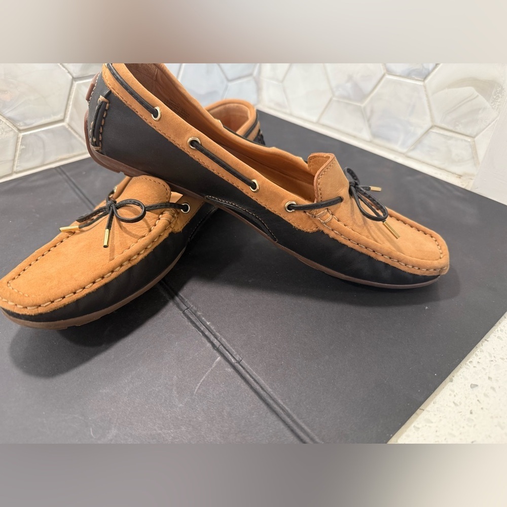 Driver Club USA Woman’s Premium Leather Loafers Nantucket Sz 9 Tan & Black Bow - Picture 2 of 12